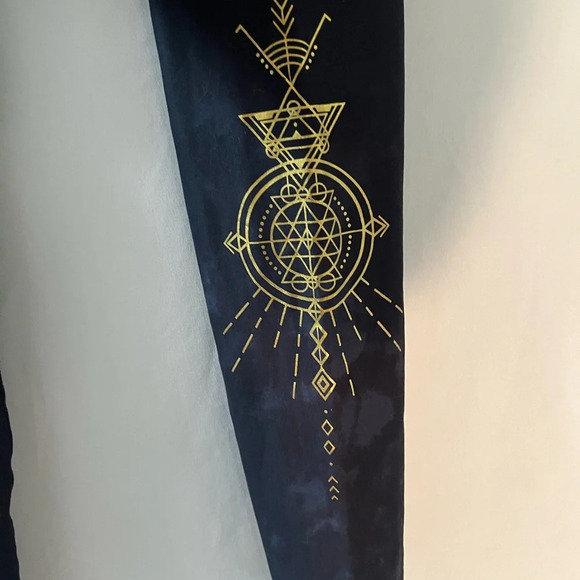 Sol & Mane sacred Cora Tri Legging Black with Gold graphics size Large - Picture 4 of 6